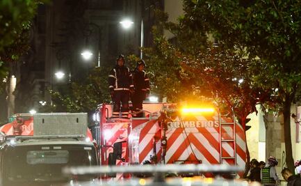 Columna de humo alerta a habitantes del Centro Histórico por incendio; bomberos atienden la emergencia