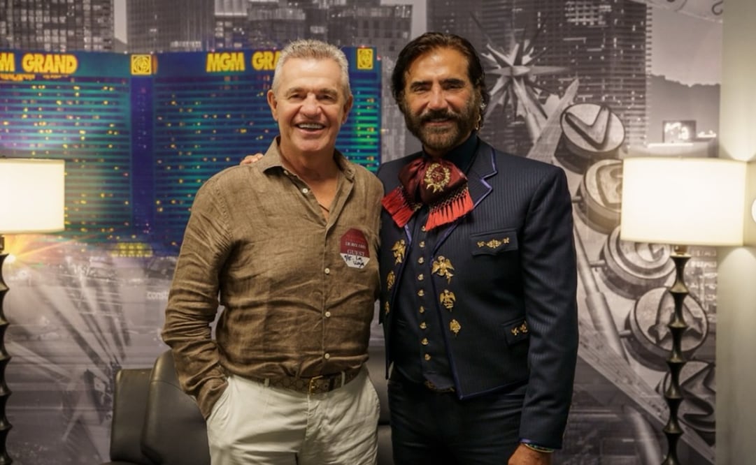 Alejandro Fernández presumió su encuentro con Javier Aguirre en Las Vegas. FOTO: alexoficial