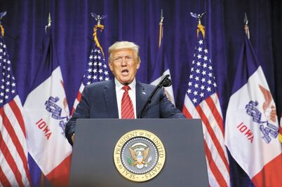 Trump intercambia ataques con Biden en Iowa 