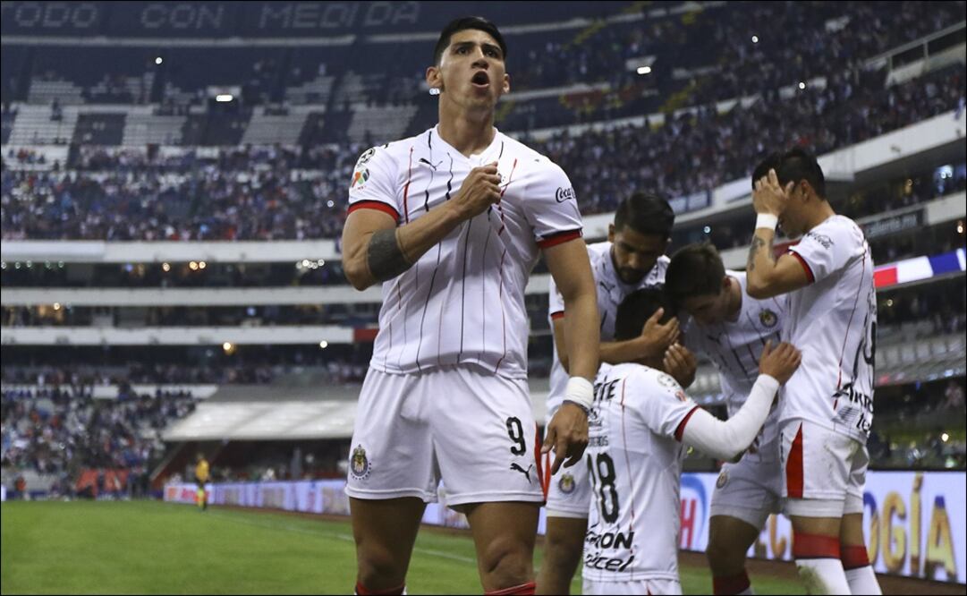 Alan Pulido festeja en el estadio Azteca | Imago7