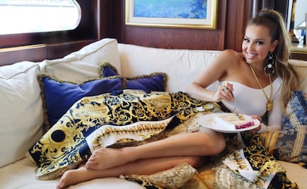 Thalía gasta 200 mil pesos en una falda Versace