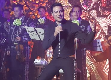 Carlos Rivera celebra la "Vida…" de su padre con nueva música en Día de Muertos
