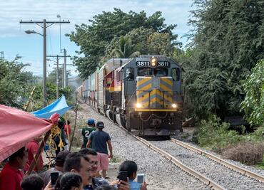 Retoma CNTE bloqueo en vías del tren en Pátzcuaro