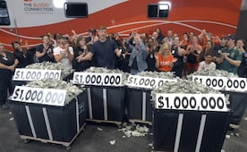 MrBeast dona 6.5 millones para cáncer pediátrico; cumple el deseo de niños junto LeBron James y The Rock