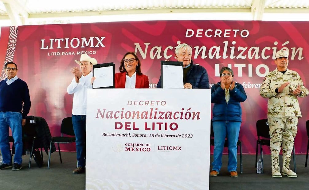 Ceremonia con motivo del decreto sobre la nacionalización del litio, que se
ha mantenido tres años como una corporación estéril