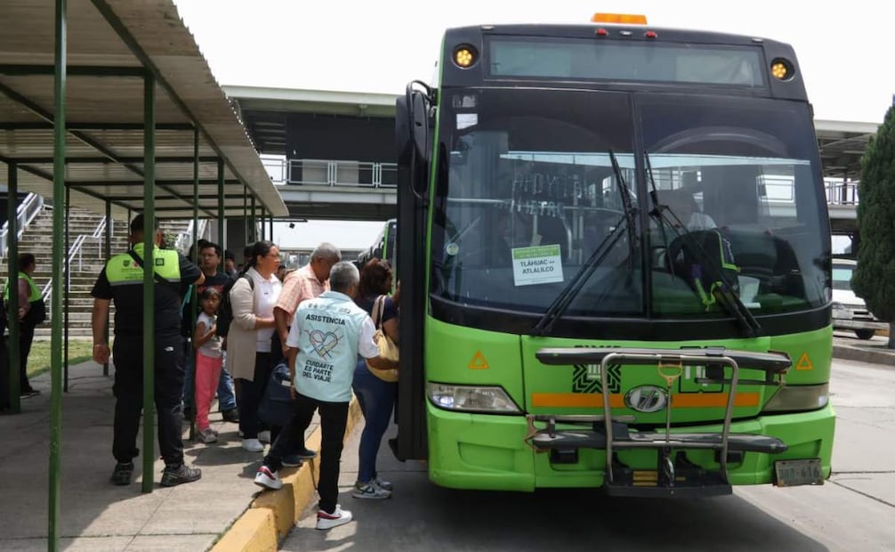 En un recorrido hecho por EL UNIVERSAL se pudo constatar que en la estación Atlalilco –de donde sale el servicio de RTP hacia Tláhuac– se generaron grandes filas.
(12/09/26)
Foto: Karla Guerrero / EL UNIVERSAL
