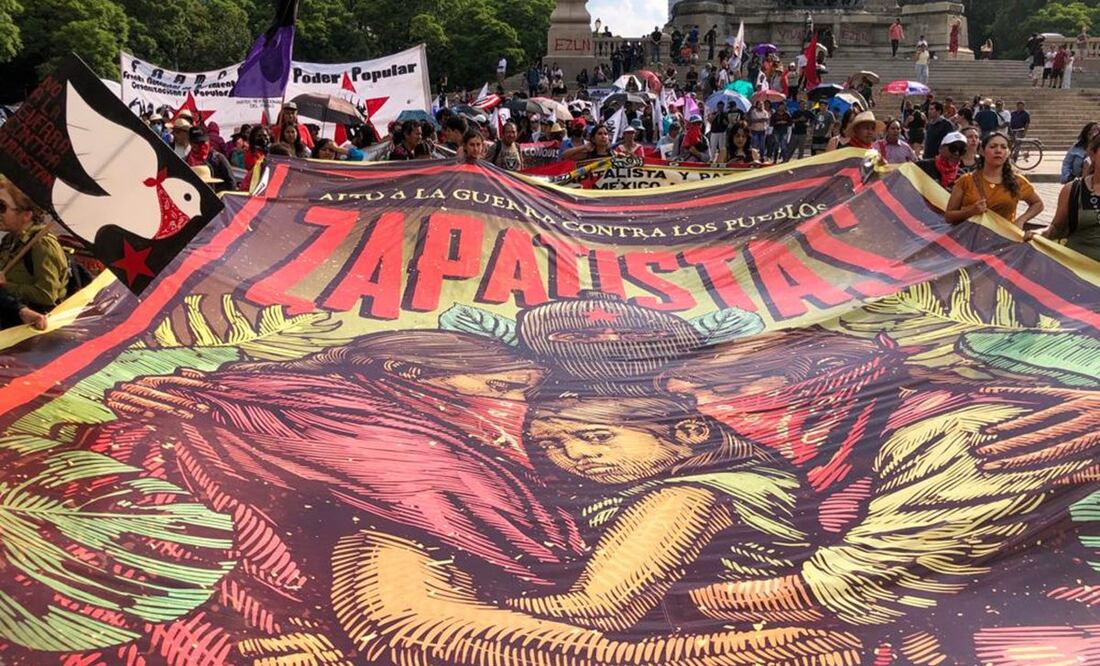 Salida de la marcha en apoyo al EZLN del Ángel de la independencia con rumbo al zócalo capitalino. Foto: Diego Simón Sánchez