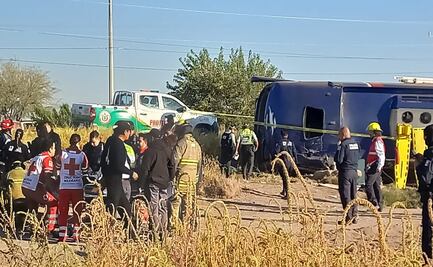 Un muerto y 19 heridos tras volcadura de camión que transportaba pacientes del IMSS en Durango