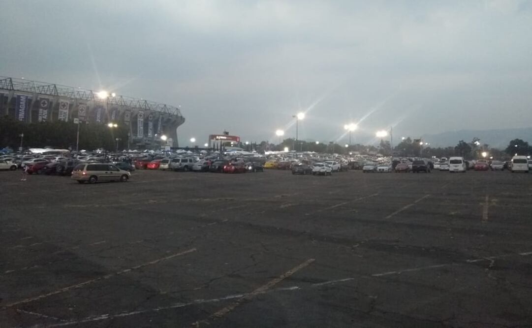 El estacionamiento del estadio Azteca previo al juego entre Cruz Azul y Chivas. FOTO/ EDGAR LUNA