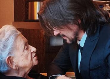 Muere la mamá de Juanes a los 95 años; el músico vive su duelo en silencio