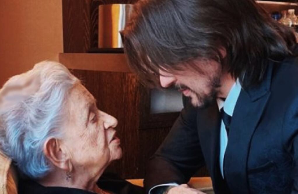 Juanes junto a su madre, doña Alicia Vásquez.
Foto: Instagram, vía @juanes