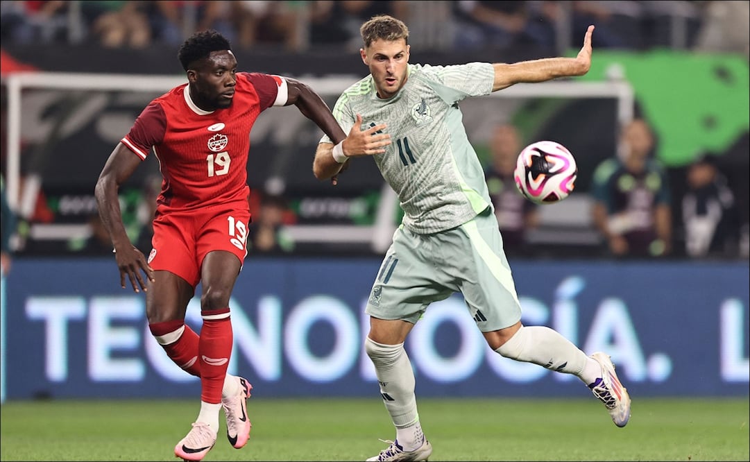Santiago Giménez alarga su sequía sin goles en la Selección Mexicana - Foto: AFP