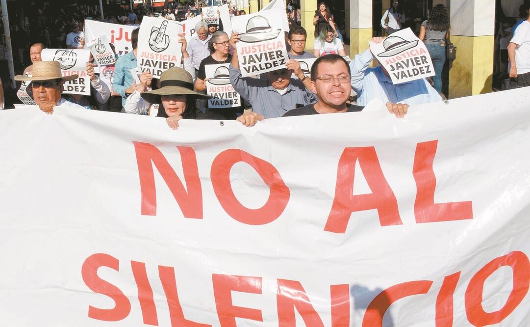 En mayo de 2019, manifestantes recorrieron calles de Culiacán, dos años después del asesinato del periodista Javier Valdez. Aún no hay detenidos por el caso. Foto: Archivo/ EL UNIVERSAL.