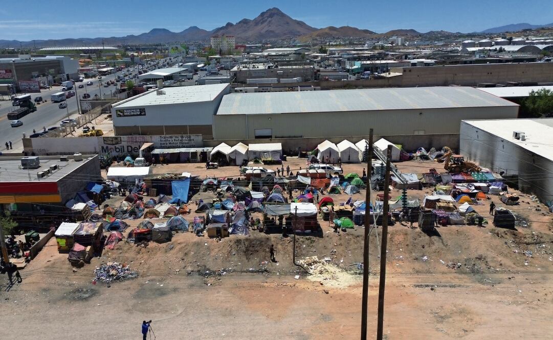 Los migrantes decidieron establecerse temporalmente en este lugar para conseguir recursos y poder viajar a Ciudad Juárez. Foto: Christian Torres / EL UNIVERSAL