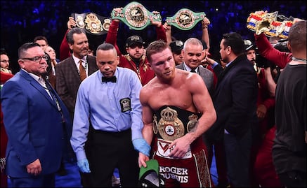 "Canelo" Álvarez derrotó sin dificultad a Rocky Fielding