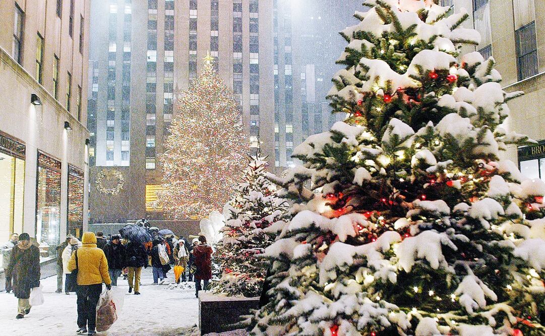 La época de invierno está relacionada con la época navideña - Foto: Jason Szenes/EPA