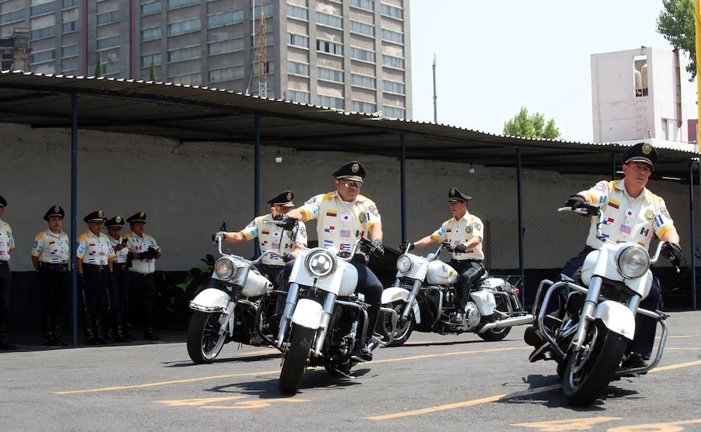 Aunque por un lado el estacionamiento limita las acrobacias que realizan, también refina el control de sus maniobras. Fotos: Francisco Rodríguez/EL UNIVERSAL.