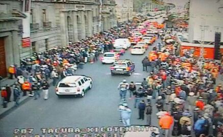 Manifestación afecta tránsito en calle de Tacuba