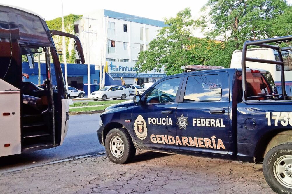 Entre las funciones que realizan los agentes federales, está la elaboración de encuestas en zonas de alto riesgo (ADRIANA VARILLAS. EL UNIVERSAL)