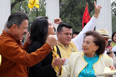 Crónica. Festeja PRD su aniversario con medio millar de pastelillos de chocolate