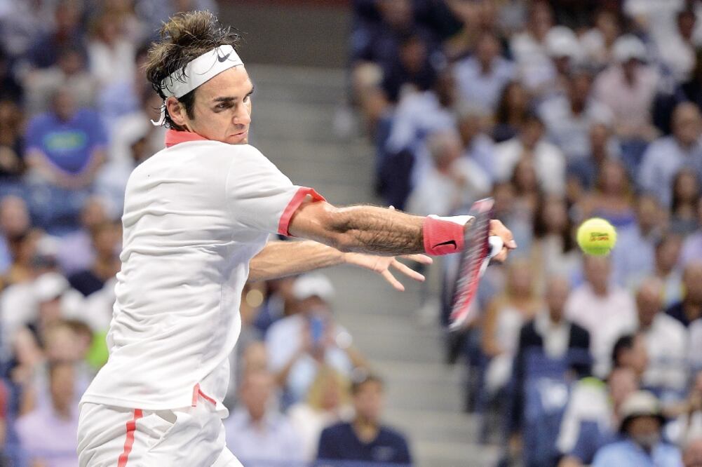 Roger Federer busca llegar a la disputa por otro título de Grand Slam, que sería el 18 de este tipo en su carrera (JUSTIN LANE. EFE)