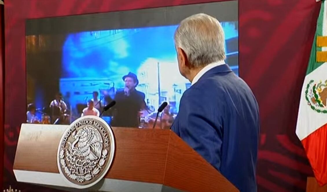El presidente Andrés Manuel López Obrador hizo un llamado a los jóvenes a que ya no escuchen corridos tumbados ni música con contenido violento. Foto: especial