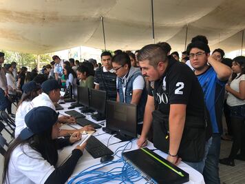 Con posgrado, casi mil 600 becarios de "Jóvenes construyendo el futuro"