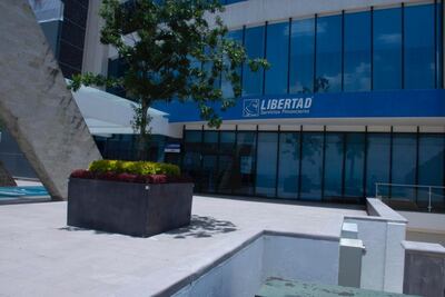 Empleados de Caja Libertad desalojan edificio por investigación a Juan Collado