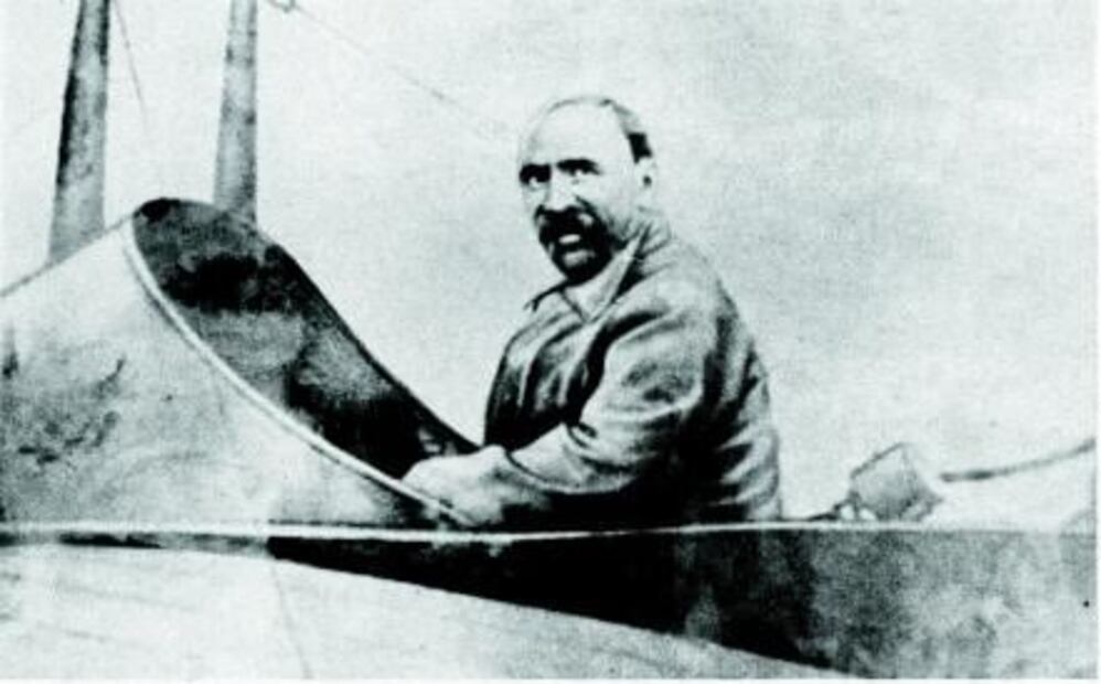 Los pilotos que no vuelan, pero cobran 