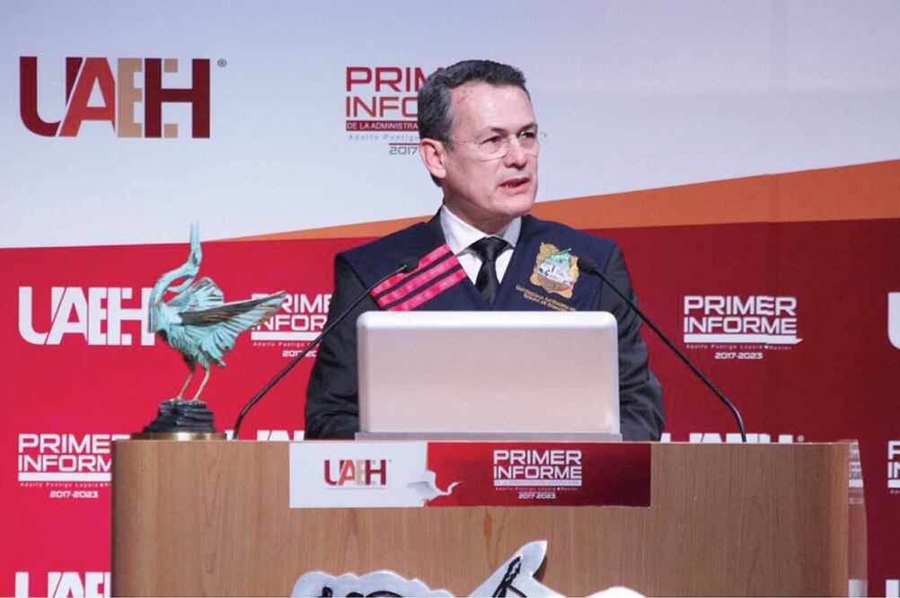 El rector Adolfo Pontigo durante su Primer Informe de Labores.