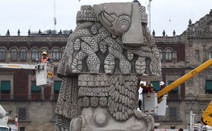 Continúa montaje de “Memoria luminosa” en el Zócalo capitalino; instalan cinco reproducciones monumentales de esculturas mexicas 