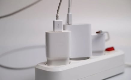 Cuáles aparatos eléctricos no debes conectar al multicontacto