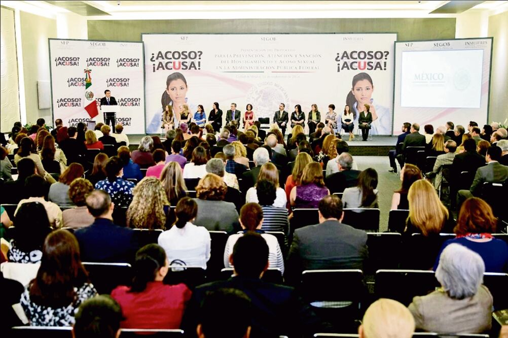 El secretario de Gobernación, Miguel Ángel Osorio Chong, presentó ayer el Protocolo para Prevenir el Hostigamiento y Acoso Sexual en la Administración Pública Federal con el fin de inhibir esas prácticas (TOMADA DE TWITTER)