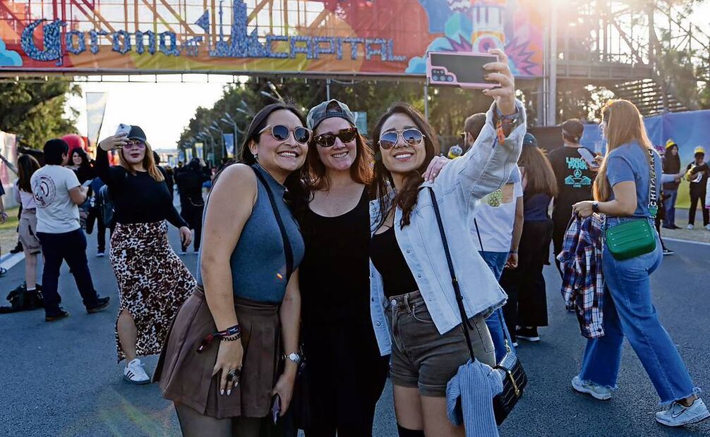 Con actitud al iniciar la última jornada del festival. Foto: Hugo Salvador / EL UNIVERSAL