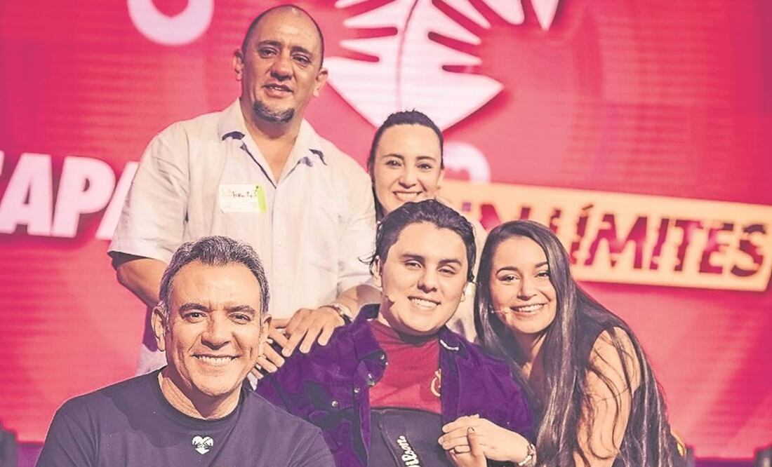 Héctor Sandarti fue uno de los conductores del evento, creado en 1997. Foto: Twitter.