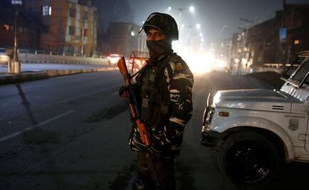 Mueren 6 personas tras explosión y derrumbe en Nueva Delhi