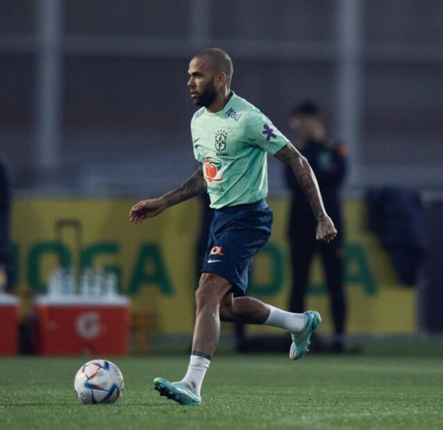 Dani Alves criticó a Kylian Mbappé por este motivo