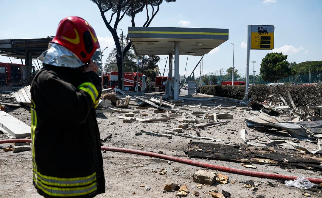 Al menos 20 personas resultan heridas por explosión de gasolinera en Roma; ocho policías presentan quemaduras. Photo: EFE/EPA/ANGELO CARCONI