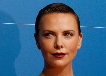 Charlize Theron, en polémica por su hijo como Elsa de "Frozen"