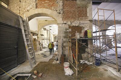 Descubren arco del siglo XVIII en Xicoténcatl