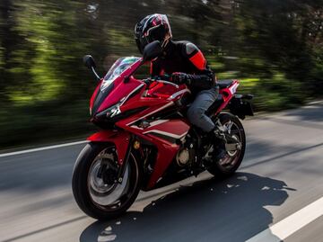 ¿La licencia de conducir permanente también sirve para motos?