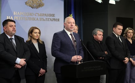 Dimite el gobierno de Bulgaria tras protestas multitudinarias contra corrupción