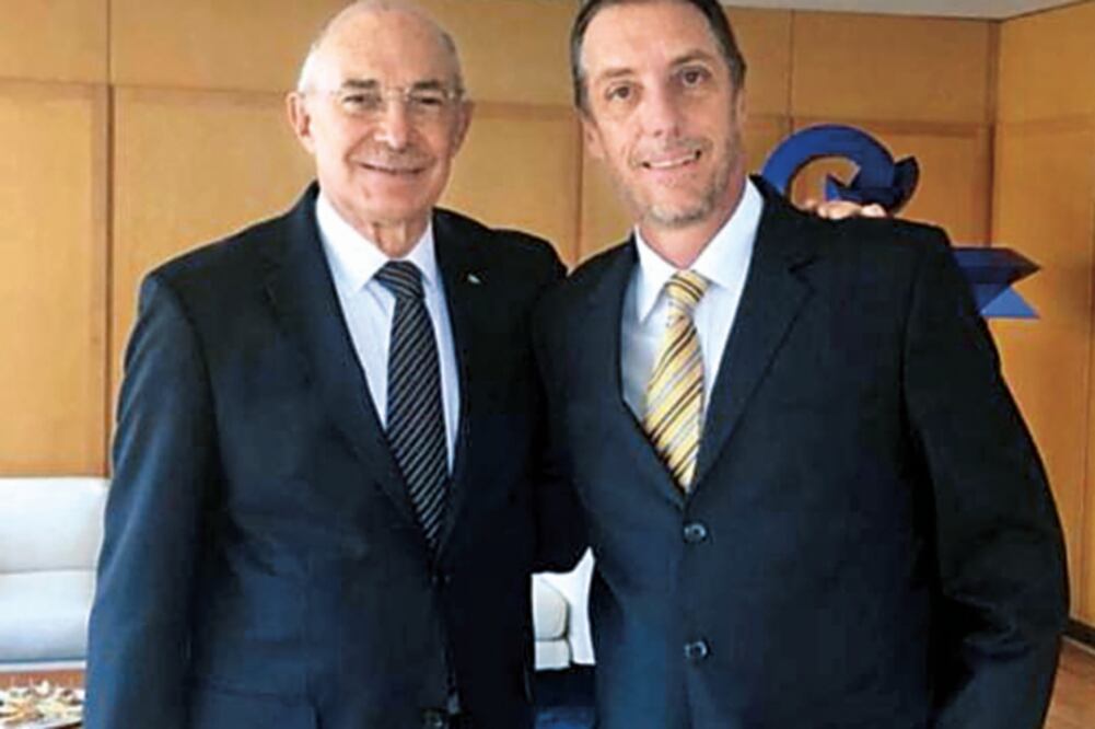 Jorge Borja Navarrete posó con el nuevo presidente del Patronato (CLUB UNIVERSIDAD)