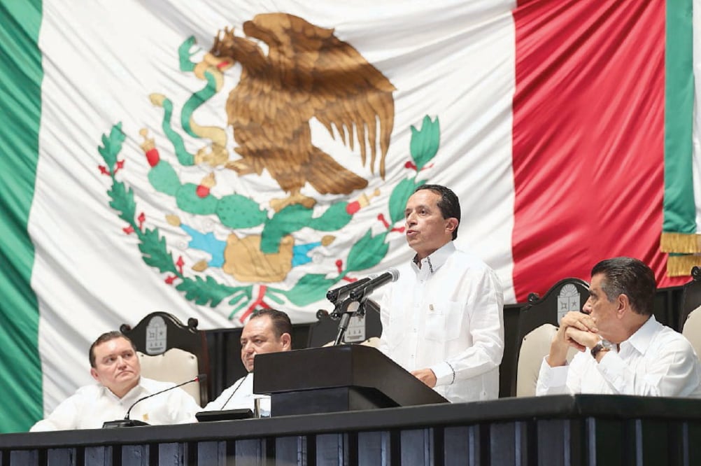 El gobernador Carlos Joaquín González, en la presentación de su II Informe de Gobierno, brindó un mensaje de carácter político frente a más de 2 mil invitados, entre ellos gobernadores de 10 entidades. (ESEPCIAL)