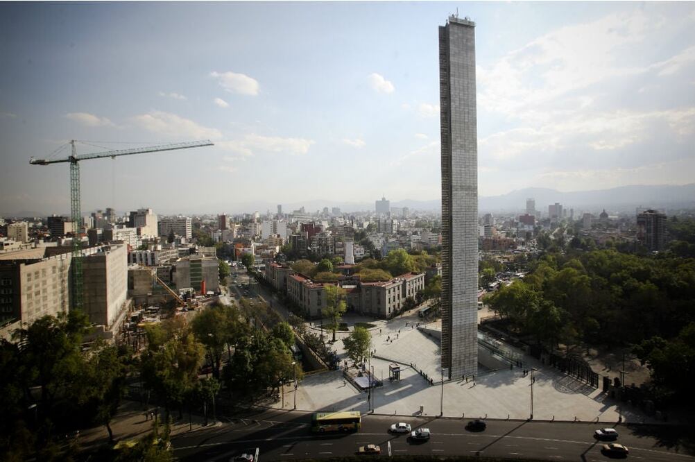 El presidente Andrés Manuel López Obrador informó que la Fiscalía General de la República (FGR) detuvo a Domitilo Barragán Álvarez, implicado en la construcción de la Estela de Luz, monumento construido en el sexenio de Felipe Calderón en la Ciudad de México. Foto: archivo/EL UNIVERSAL