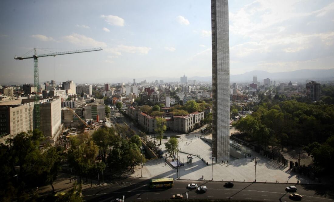 El presidente Andrés Manuel López Obrador informó que la Fiscalía General de la República (FGR) detuvo a Domitilo Barragán Álvarez, implicado en la construcción de la Estela de Luz, monumento construido en el sexenio de Felipe Calderón en la Ciudad de México. Foto: archivo/EL UNIVERSAL