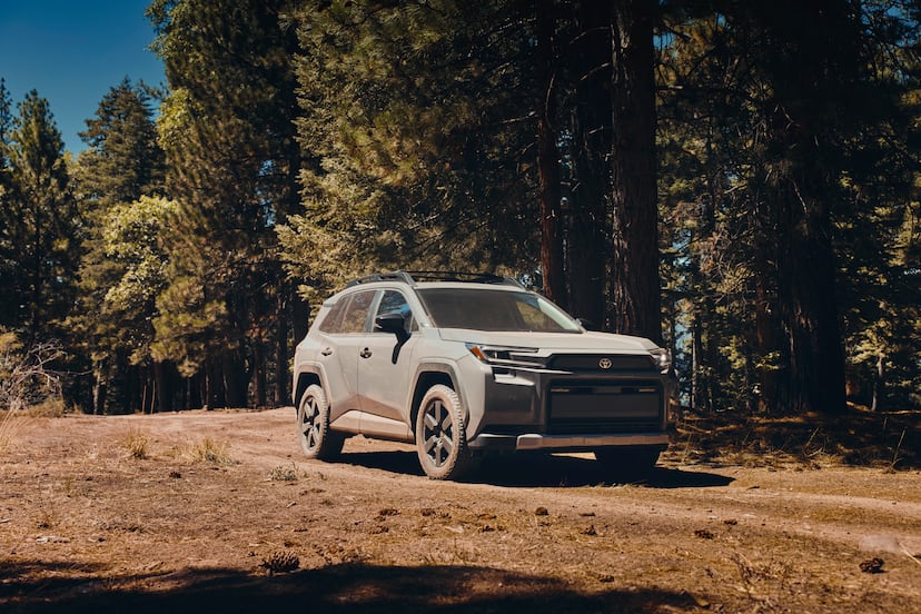 Toyota RAV4 Woodland HEV 2026: eficiencia híbrida y espíritu off-road en una sola SUV