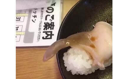 Video. Fue a comer sushi y... ¡su platillo estaba vivo!
