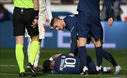 Neymar se lesionó y abandonó el terreno de juego entre lágrimas 