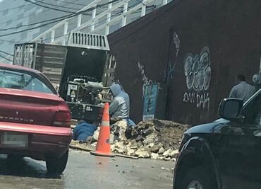 Fuga de agua genera caos y desabasto en Lomas Verdes